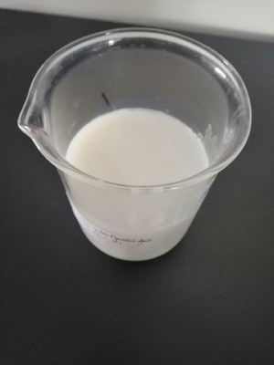 白い液体の薄黄色の乳剤水防水加工剤の代理店の染まる企業の織物の化学薬品